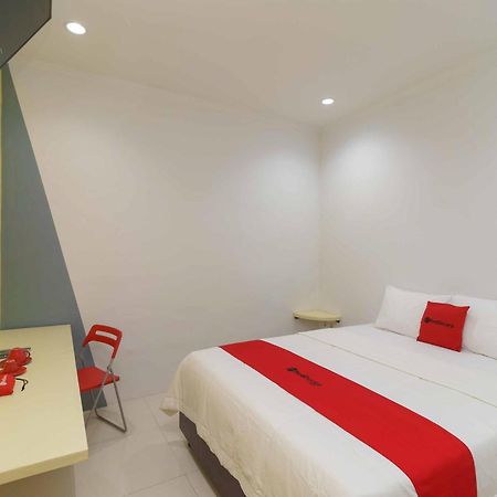 Reddoorz At Taman Galaxy Bekasi Hotel Ngoại thất bức ảnh