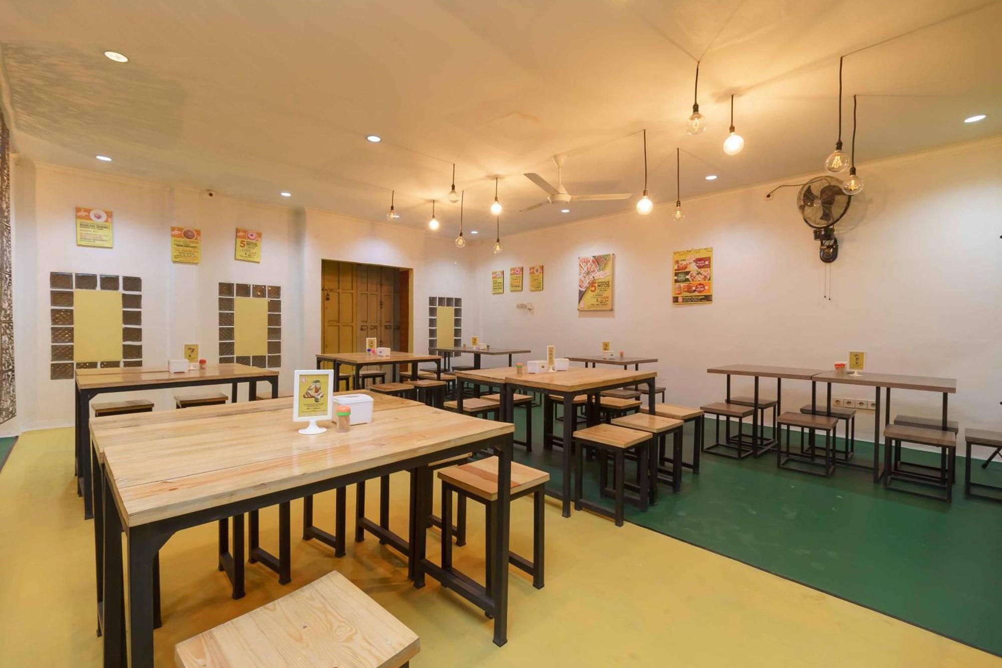 Reddoorz At Taman Galaxy Bekasi Hotel Ngoại thất bức ảnh