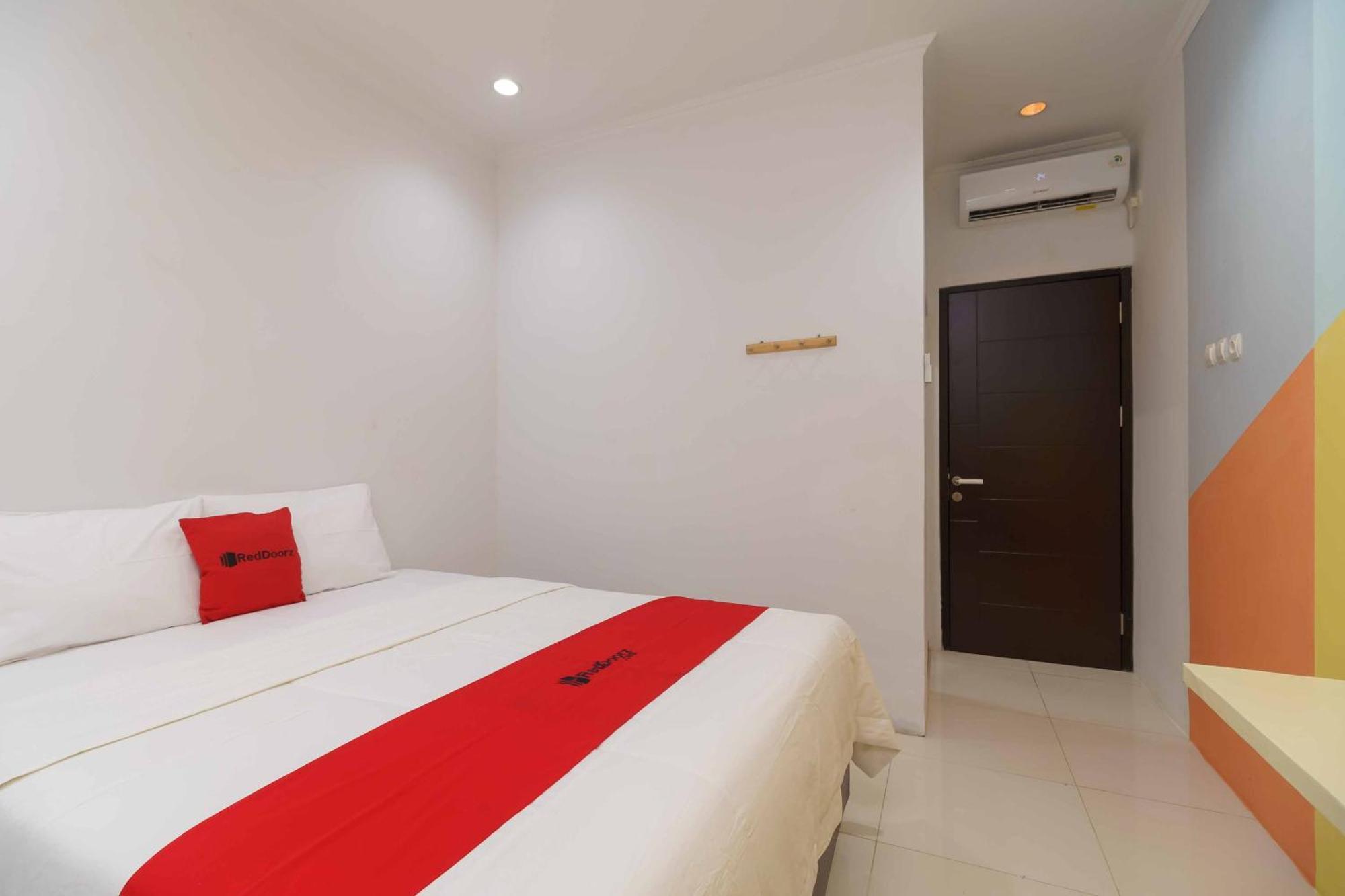 Reddoorz At Taman Galaxy Bekasi Hotel Ngoại thất bức ảnh