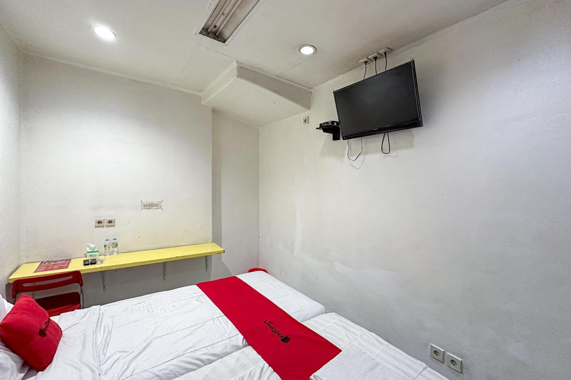 Reddoorz At Taman Galaxy Bekasi Hotel Ngoại thất bức ảnh