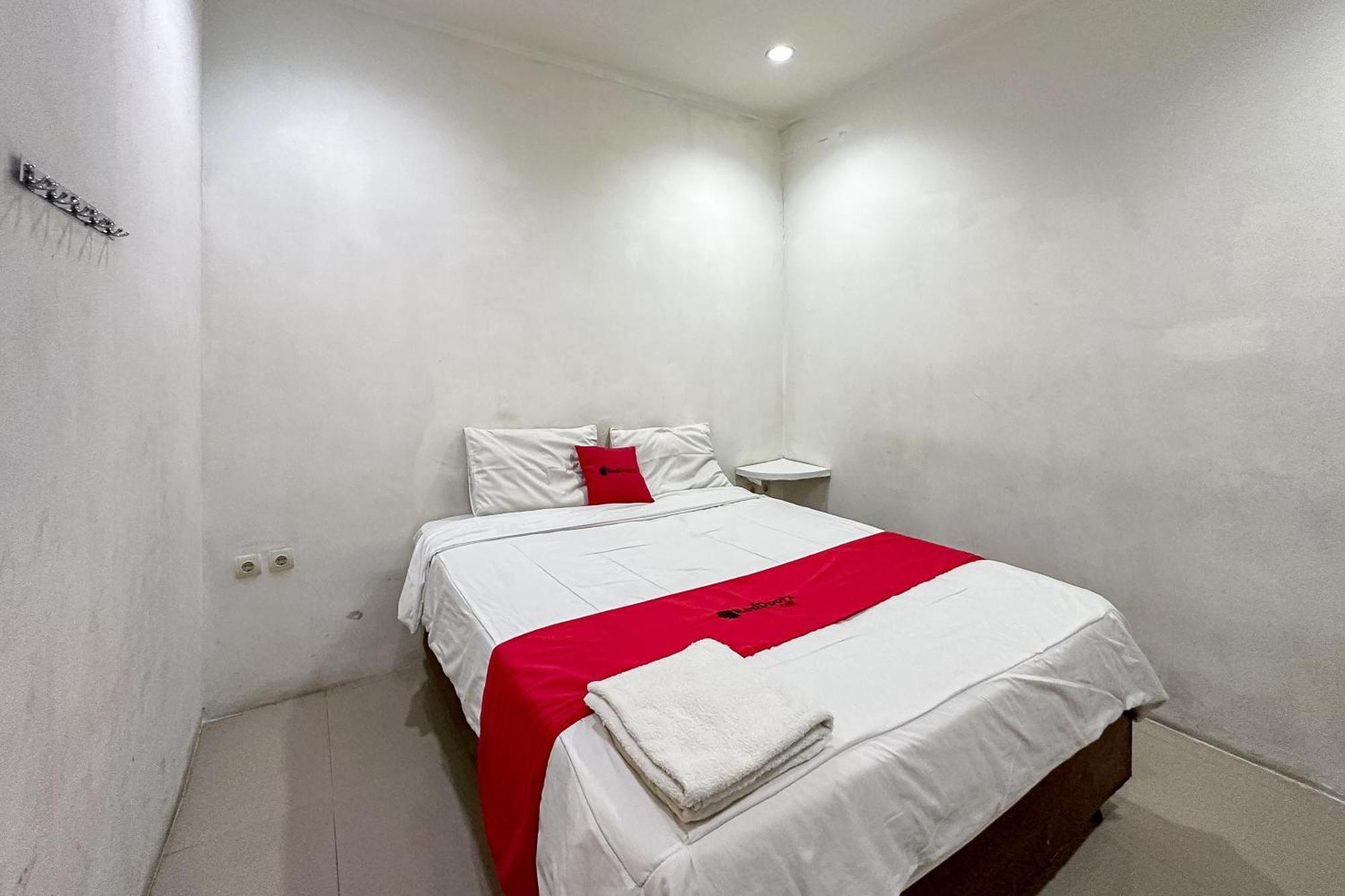 Reddoorz At Taman Galaxy Bekasi Hotel Ngoại thất bức ảnh