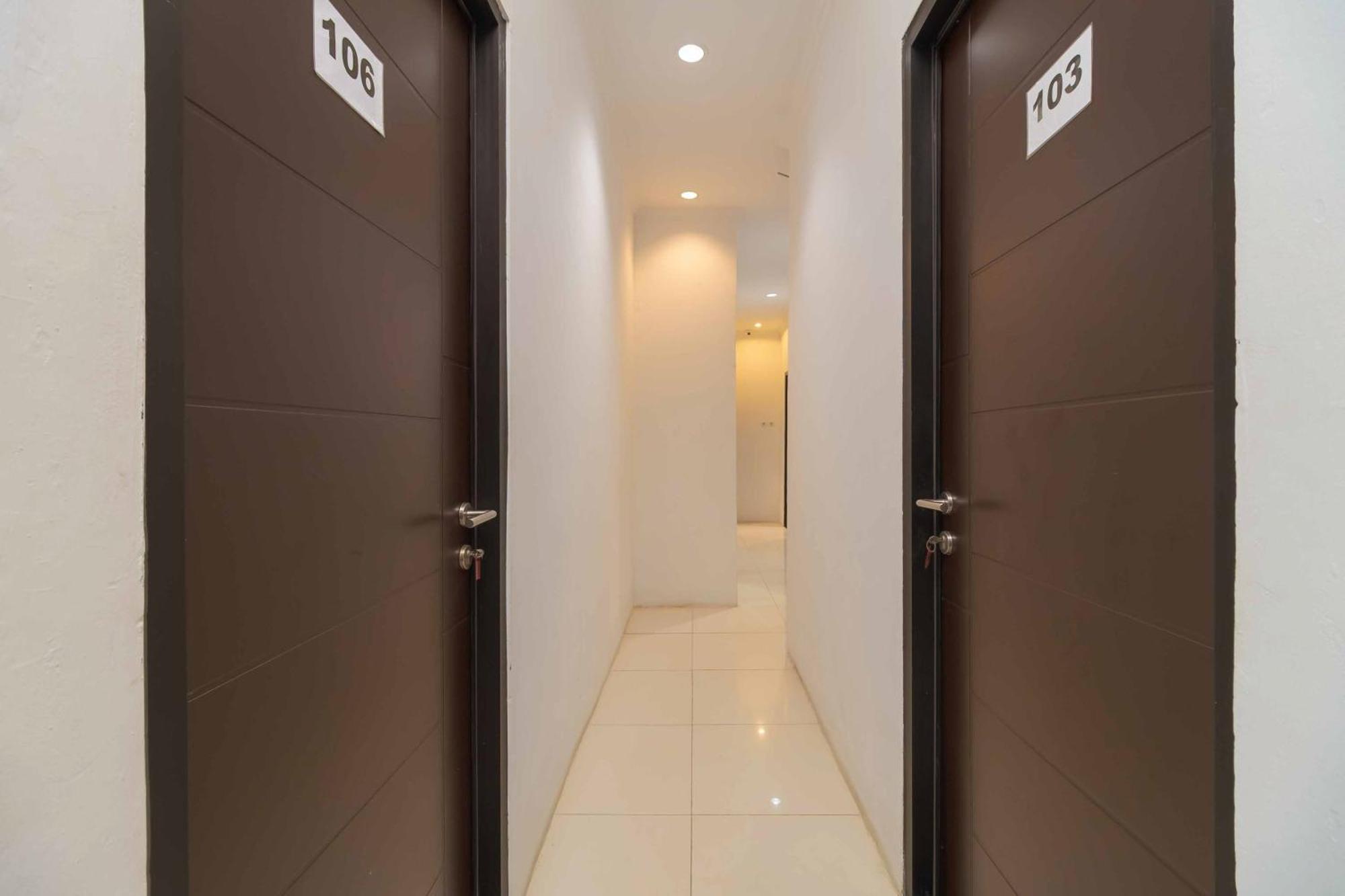Reddoorz At Taman Galaxy Bekasi Hotel Ngoại thất bức ảnh